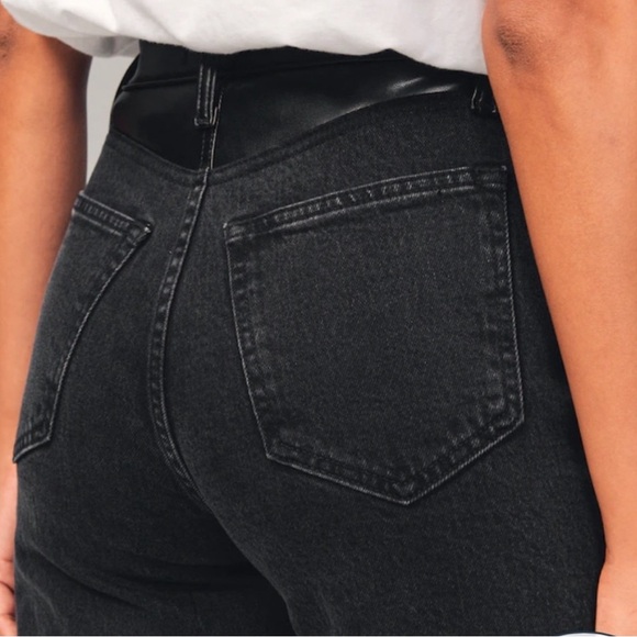 Abercrombie & Fitch Black 90s Relaxed High Rise Straight Leg Mixed Jean 30/10R - Picture 4 of 13